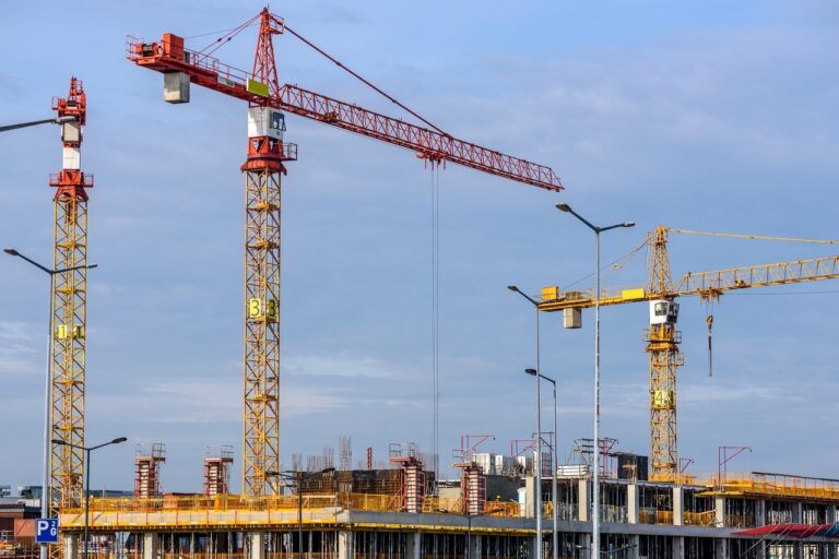 Ograniczenie wydatków i ESG – kluczowe wyzwania dla branży nieruchomości