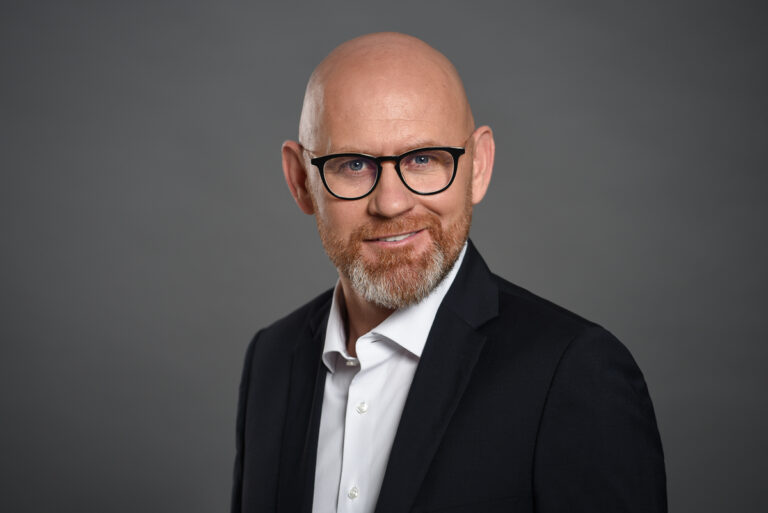 Nieczysta gra. Maciej Panek o nowelizacji ustawy o elektromobilności