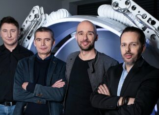 Od lewej dr inż Jacek Gruca, prof dr hab Mariusz Witek, dr inż Mateusz Moderhak, Michał Matuszewski