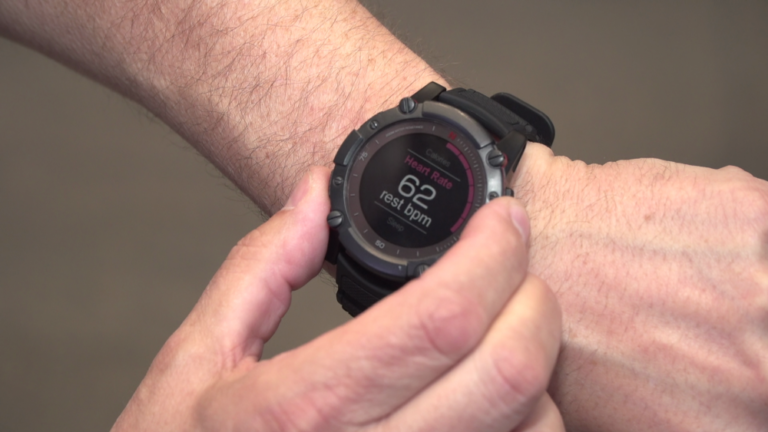 Wkrótce elektronika do noszenia nie będzie wymagała baterii. Naukowcy opracowali wearables czerpiące energię z ciepłoty ciała człowieka