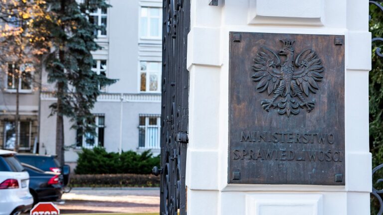 Ministerstwo szykuje bat na nieuczciwych sprzedawców. Prawnicy przerażeni proponowanymi zmianami do art. 388 k.c.