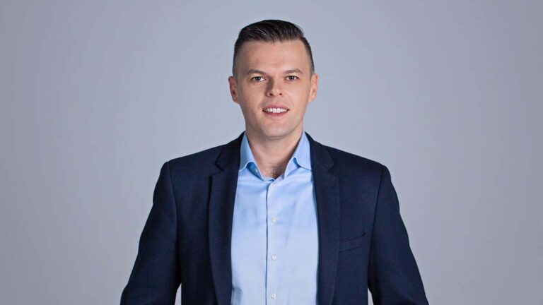 Stale rośnie liczba samozatrudnionych w IT. Już 3/4 ogłoszeń kierowanych jest do nich