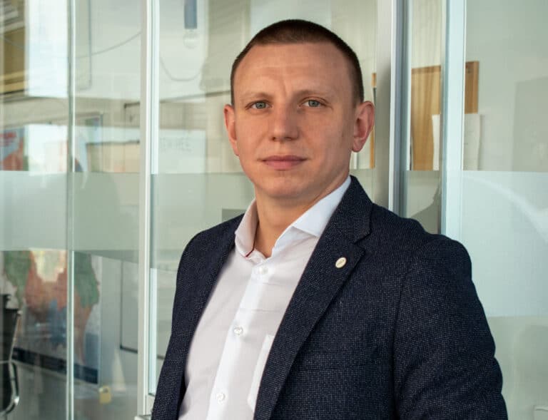 Podwyższając płacę minimalną Polska atrakcyjniejszym krajem emigracji zarobkowej
