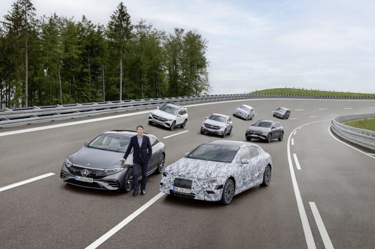 Mercedes-Benz kończy 2022 rok wysokimi wynikami w segmentach samochodów luksusowych oraz elektrycznych
