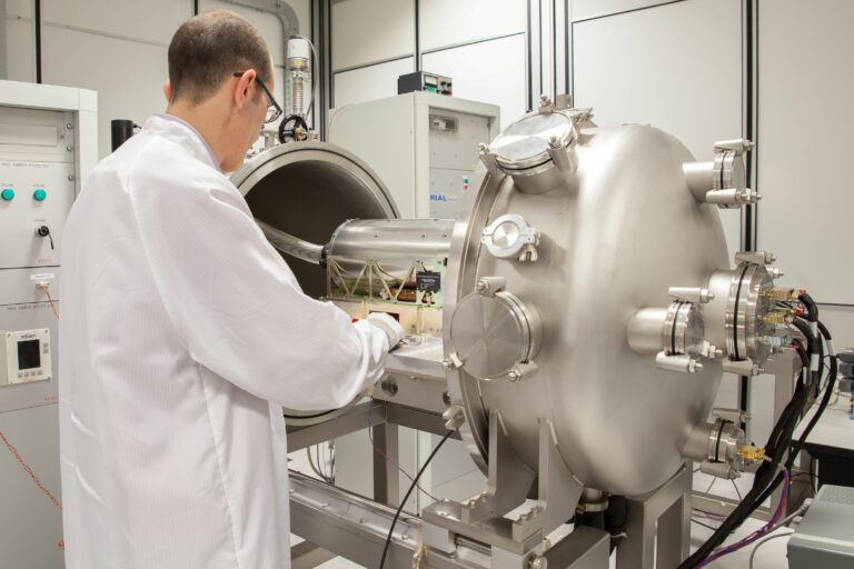 Zegary atomowe Leonardo dla europejskiego systemu Galileo