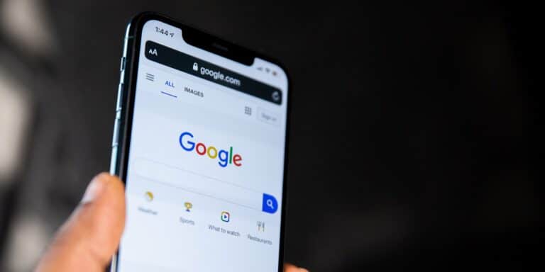 W 2022 roku Google usunął ponad 5,2 miliarda i ograniczył zasięg ponad 4,3 miliarda fałszywych reklam