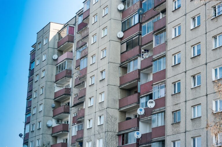 Długi mieszkańców wobec spółdzielni i wspólnot mieszkaniowych
