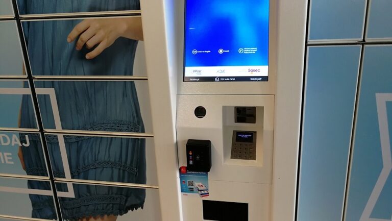 Spór z paczkomatami w tle nabiera rozpędu. Gminy liczą nawet na 2 tys. zł podatku rocznie za jedno urządzenie