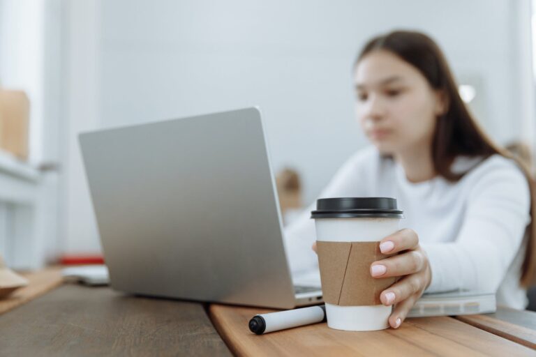 Pożyczki przez Internet mogą pomóc ale trzeba uważać