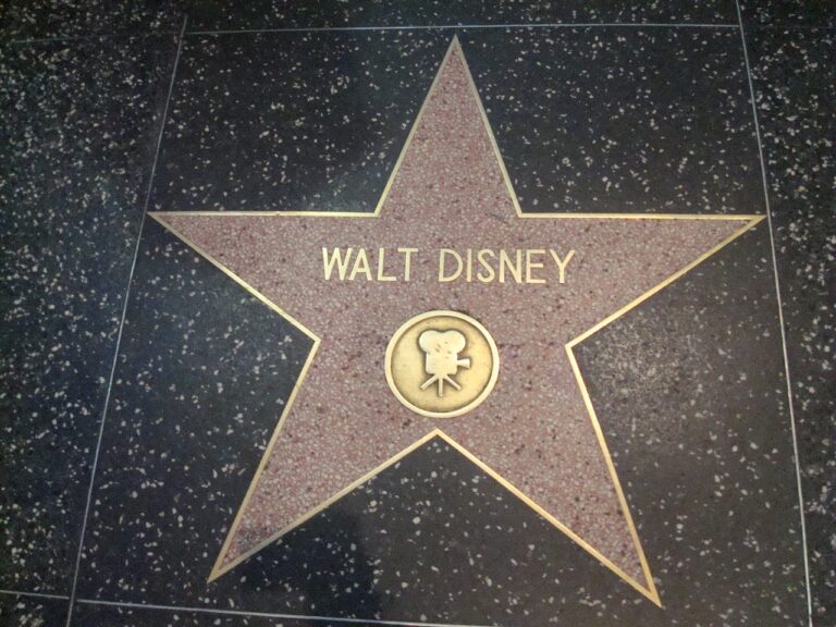 Walt Disney zyskuje na luzowaniu restrykcji pandemicznych, ale to nie koniec wyzwań dla firmy