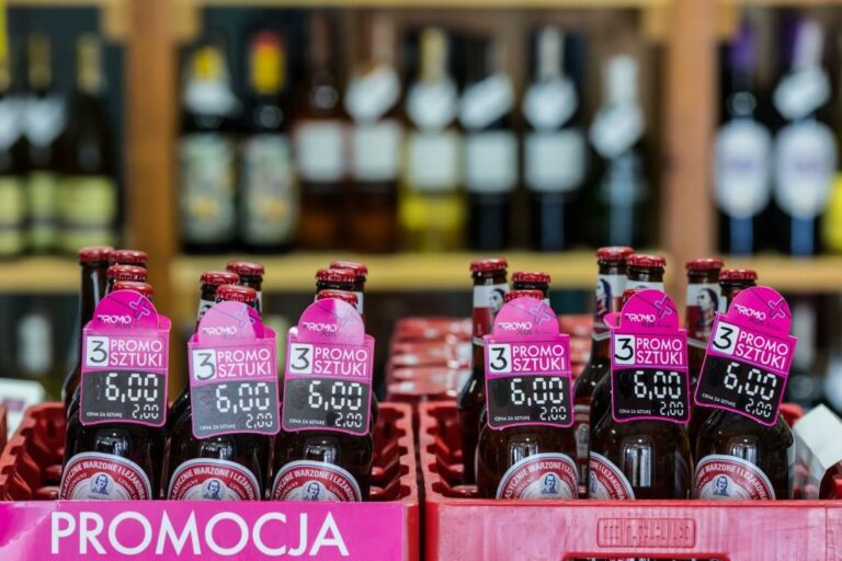 Psychiatrzy: Promocje kuszą do kupowania i spożywania, jak największej ilości alkoholu. To nie majówka, a alkomajówka