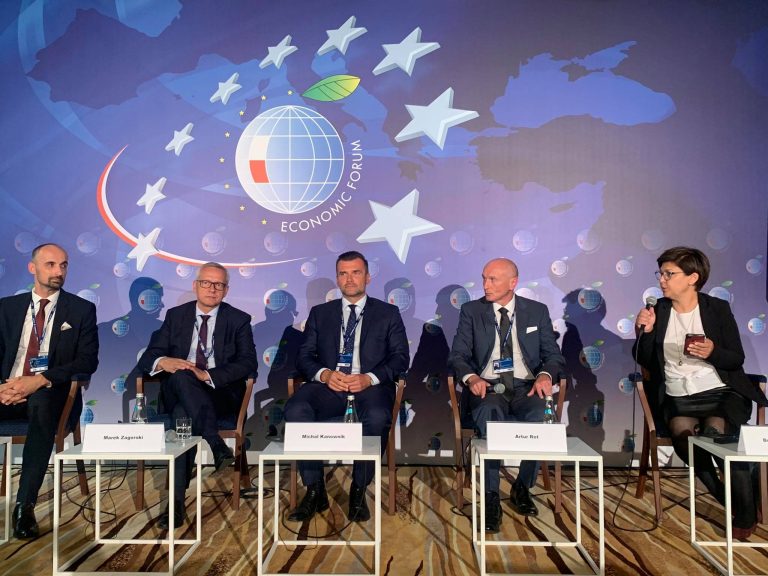 Kanownik na Forum Ekonomicznym: Nauka o nowych technologiach powinna być elementem każdego przedmiotu  w szkole