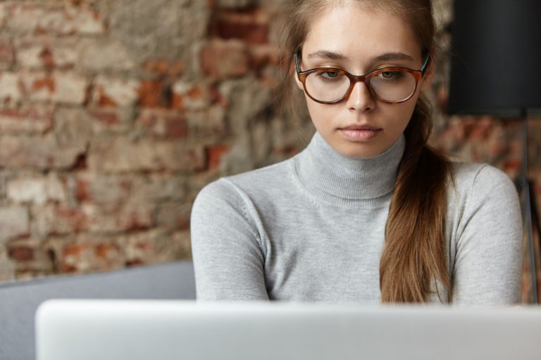 Kupowanie okularów przez Internet – czy warto?
