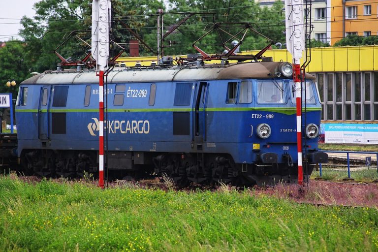 PKP Cargo domaga się 1,52 mld zł odszkodowania za „decyzję węglową”. Grozi pozwem