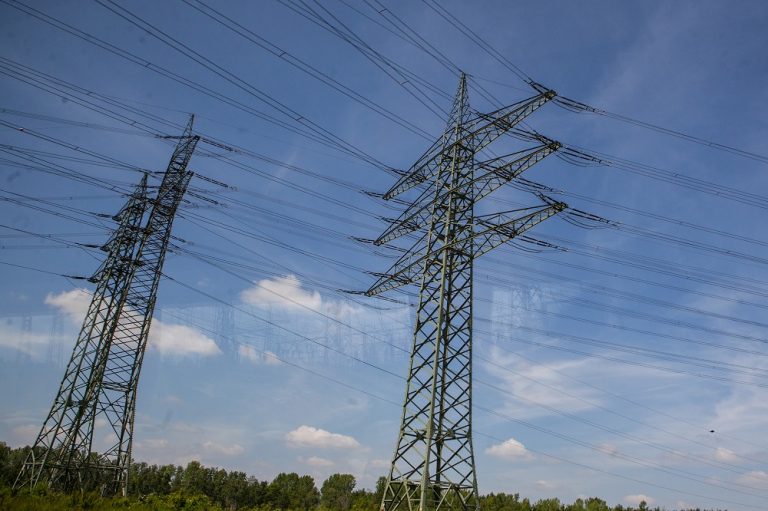 Globalna transformacja energetyczna przyspiesza, ale staje się coraz mniej przewidywalna