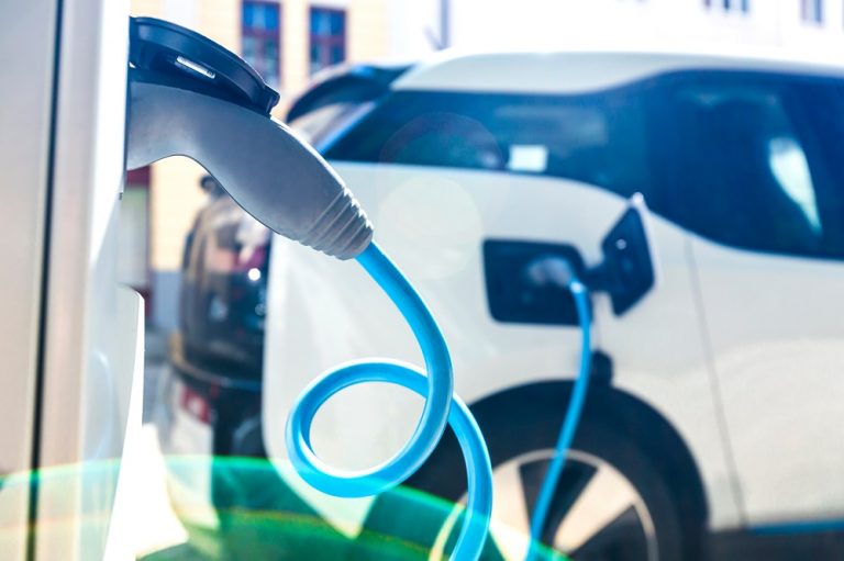 Ładowanie „elektryków” największym wyzwaniem na najbliższe lata
