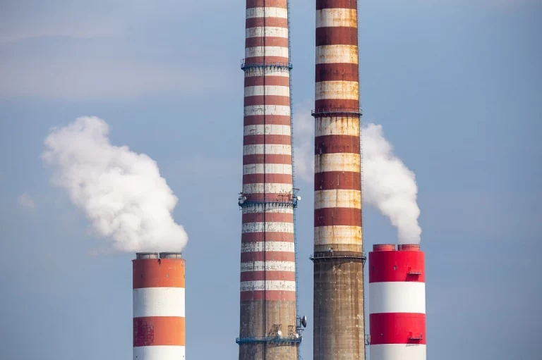 Rachunki za energię rosną, bo energetyka płaci za drogi państwowy węgiel