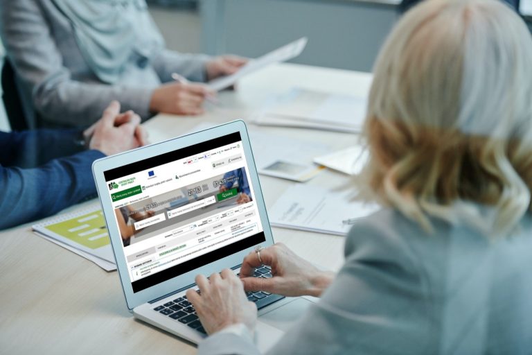 Legalnie pracujących cudzoziemców przybywa. Pracodawcy czekają na sprawniejsze procedury