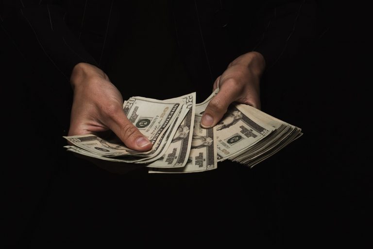Jak oszczędzać na płatnościach firmowych w USD? Strategie dla przedsiębiorców