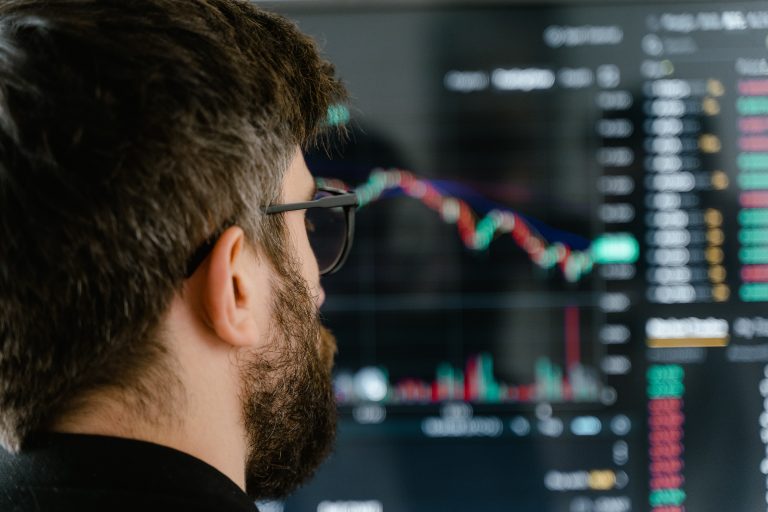 Wykres EUR/PLN opuścił dołem 3,5-letnią formację „głowy z ramionami”