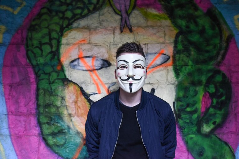 Fałszywy głos prezesa, zmanipulowane nagranie polityka. Myślisz, że nie nabierzesz się na deepfake?