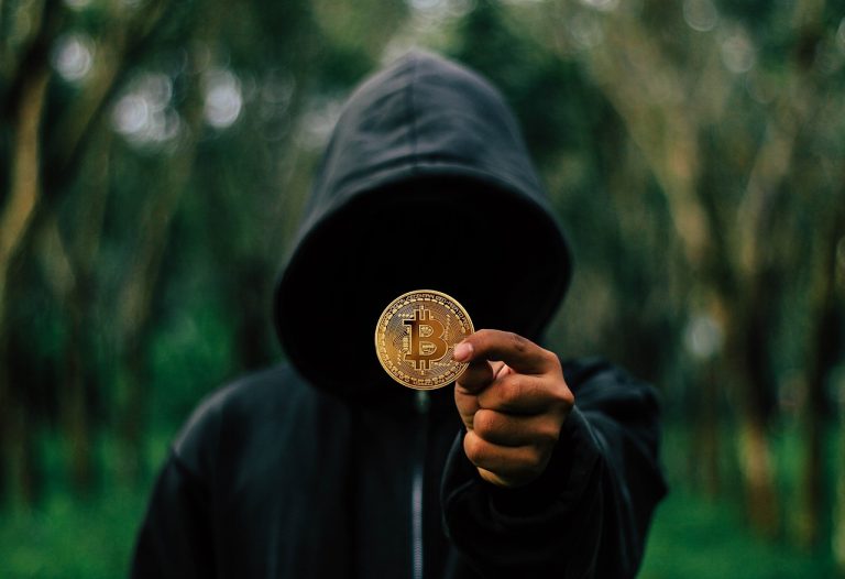 Nowa fala ataków na inwestorów kryptowalutowych – kampania JSCEAL wyłudza dane za pomocą fałszywych reklam i aplikacji
