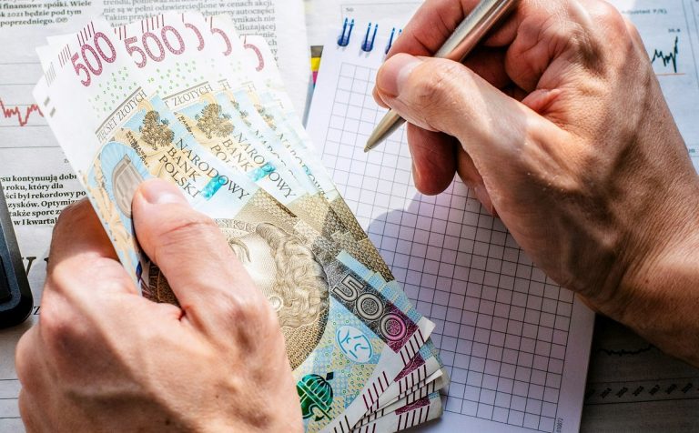 Życie na kredycie: 72% kredytobiorców dotkliwie odczuwa wzrost rat