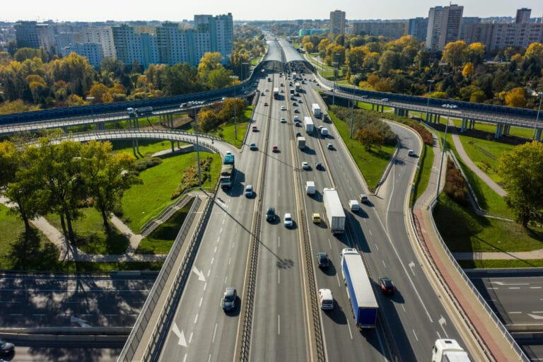 Zielona transformacja w transporcie drogowym  – czy Polska jest na nią gotowa?