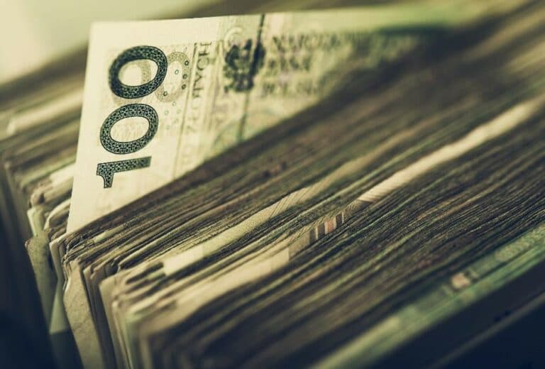 Podniesienie stóp procentowych oznacza wzrost odsetek od niespłacanych zobowiązań