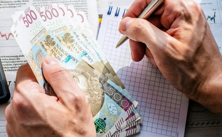 Ponad 2/3 Polaków płaci w pandemii wyższe rachunki za prąd, gaz i wodę