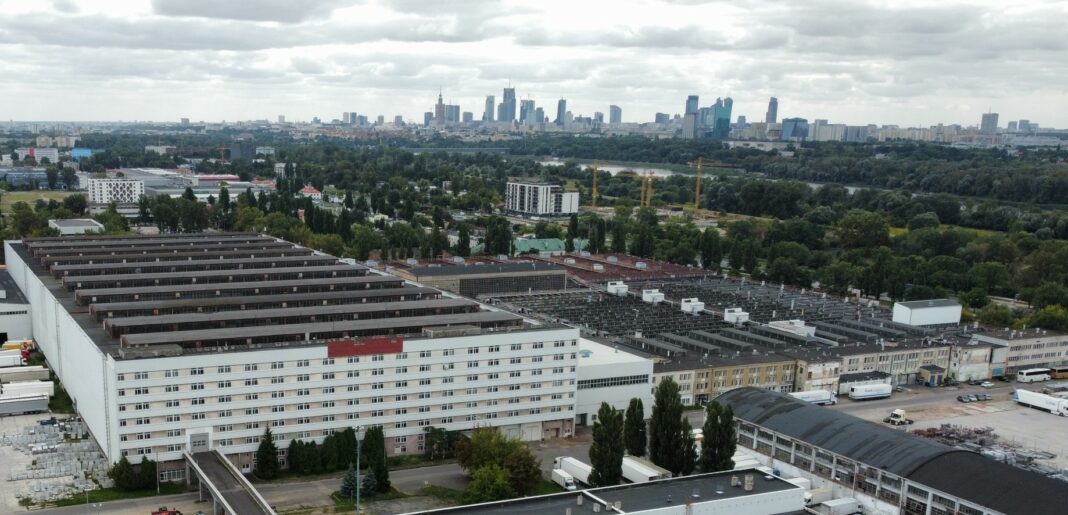 Inwestycja OKAM na terenie dawnej fabryki samochodow przy ulicy Jagiellonskiej w Warszawie fot. Walter Herz