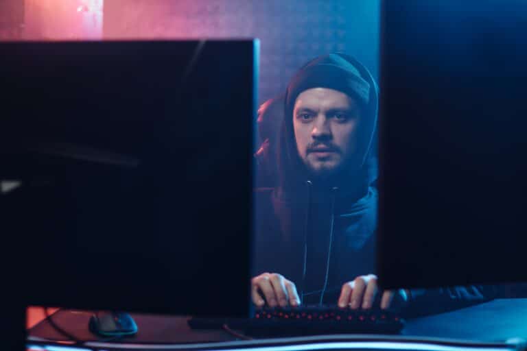 Kradzież tożsamości zamiast handlu narkotykami – Cisco Talos wskazuje jak działają cyberprzestępcy