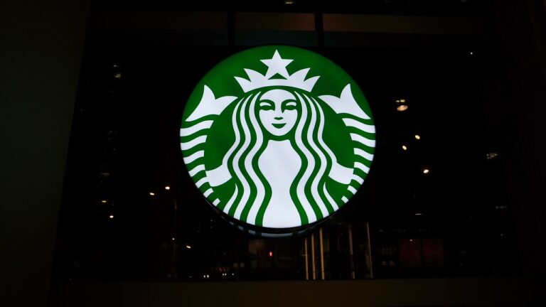 Starbucks z własnym NFT