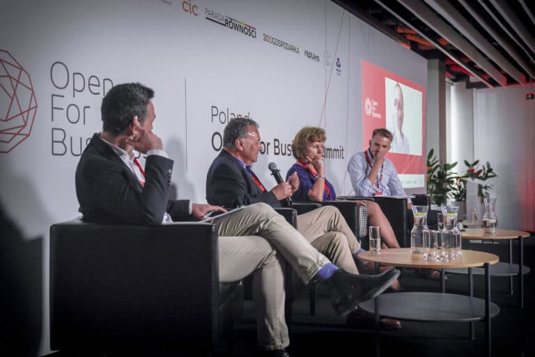 Ekonomiści na Open For Business Summit w Warszawie: Polityka, która promuje i toleruje dyskryminację, okrada polską gospodarkę z talentów