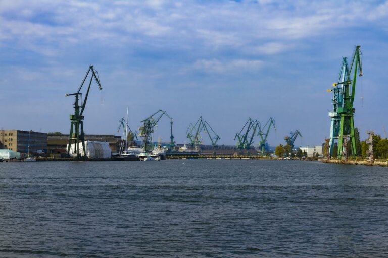 Rok 2022 w polskich portach. Polska stała się hubem logistycznym i portem zastępczym dla Ukrainy
