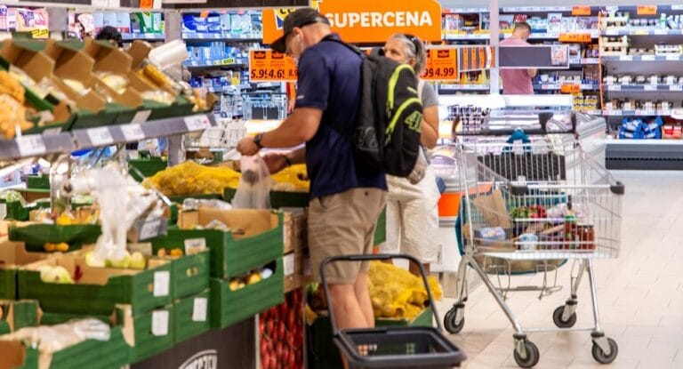 Sprzedaż detaliczna w Polsce na delikatnym plusie