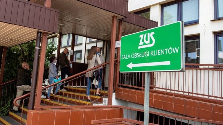 Obcokrajowcy chętnie pobierają 500 plus. W I półroczu 2023 r. ZUS wypłacił im ponad 2 mln świadczeń