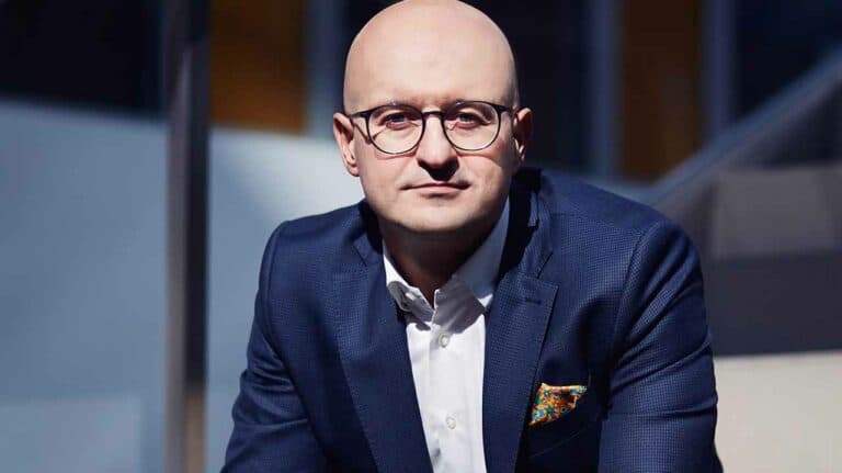 Unijny Omnibus: zakaz kupowania płatnych opinii i więcej ochrony dla kupujących w e-sklepach