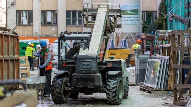Materiały budowlane i koszty robocizny już tak szybko nie drożeją. A ceny mieszkań?