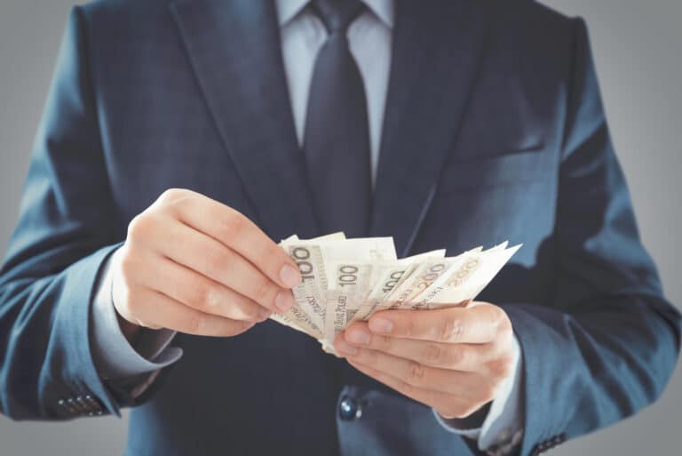 Dochody gospodarstw domowych w 2025 r. rosły szybciej niż wydatki. Poprawiła się też subiektywna ocena sytuacji materialnej
