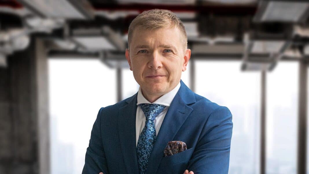 Robert Pastuszka, Director, Office Agency w Avison Young