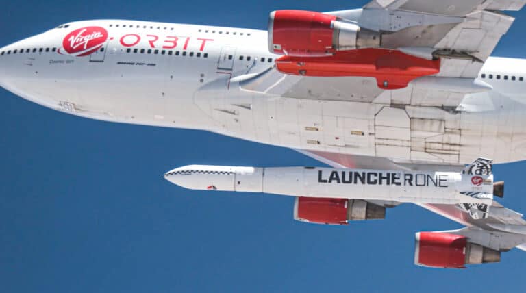Pierwszy omański satelita został zintegrowany z rakietą LauncherOne i jest gotowy do lotu w kosmos