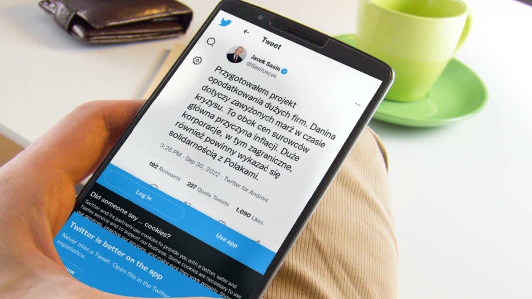 politycy wpływają na gospodarkę przez social media