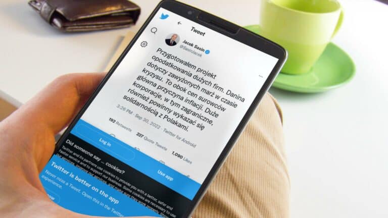 Jak politycy wpływają na gospodarkę przez social media?