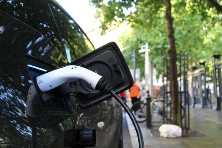 Elektryki na celowniku hakerów. Jak realne są zagrożenia cybernetyczne dla właścicieli aut elektrycznych
