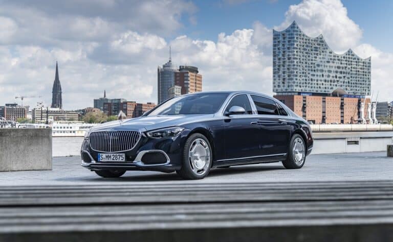 Sprzedaż Mercedes-Benz w Polsce w 2022 roku: dynamiczne wzrosty w strategicznych segmentach