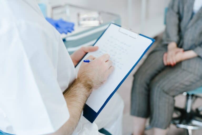 Fizjoterapia w Polsce: rosnąca liczba pacjentów przyspiesza specjalizację i rozwój gabinetów
