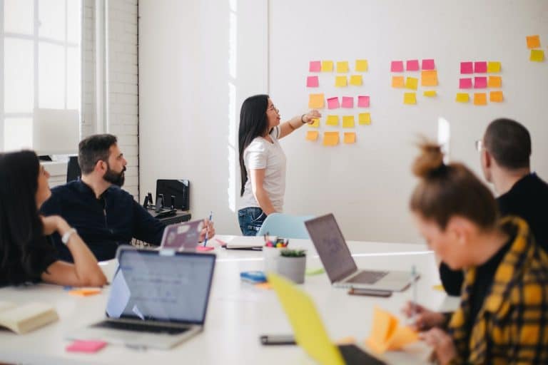Jak podjąć współpracę z firmą marketingową?