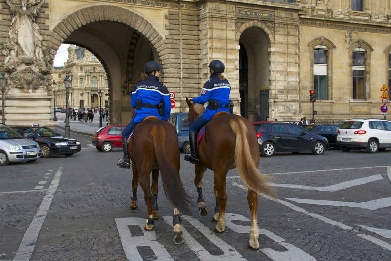 Francja – poważny kryzys polityczny i społeczny może popchnąć gospodarkę w recesję