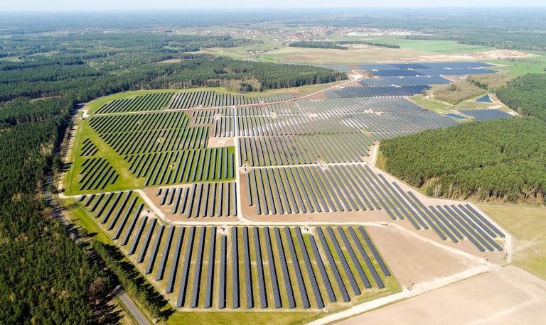 Rozwój odnawialnych źródeł energii – eksperci umiarkowanie optymistyczni, diagnozują 10 globalnych wyzwań